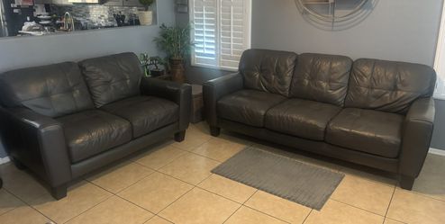 Beautiful Living Room Set. Couch & Love Seat 