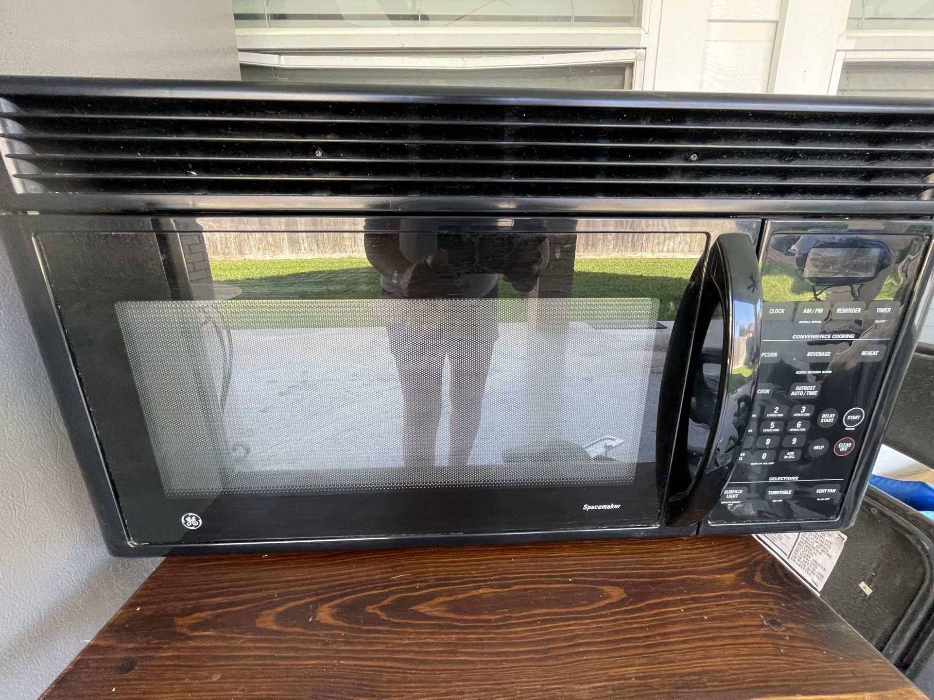 GE Black Kitchen Microwave 