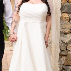 Ivory And White Wedding Dress Size 18 With Pockets 