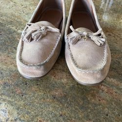 Coach tan Leather Driving Loafers    Size 8