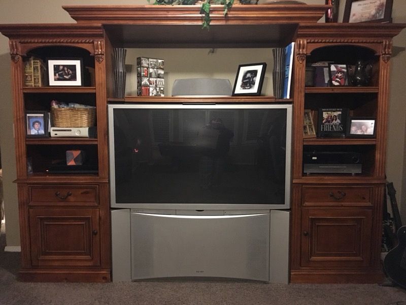 55in Hitachi TV and Entertainment Center