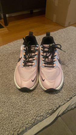 Womens Nike Air Max Verona sneakers Size 8.5 in the Plum Chalk colorway