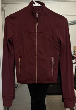 Size 6 Lululemon CROPPED Define Jacket
