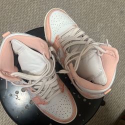 NIKE dunks. Get asap.