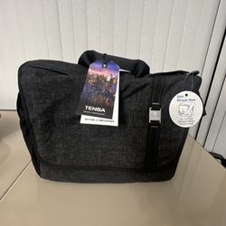 Tenba Skyline 13 Messenger Bag is a must-have for any camera or photo enthusiast. With its sleek black color and spacious design, it is perfect for ca