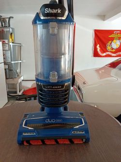 Shark Lift Away Duo Vacuum Cleaner with Attachments