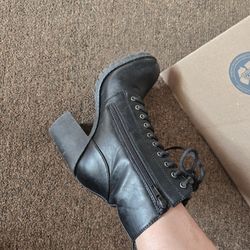 Soda Round Heeled Combat Boots - Women's Size 7- Black - Casual Shoes w/ Heels