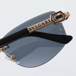 Bvlgari cuadrado dorado lente negro oscuro