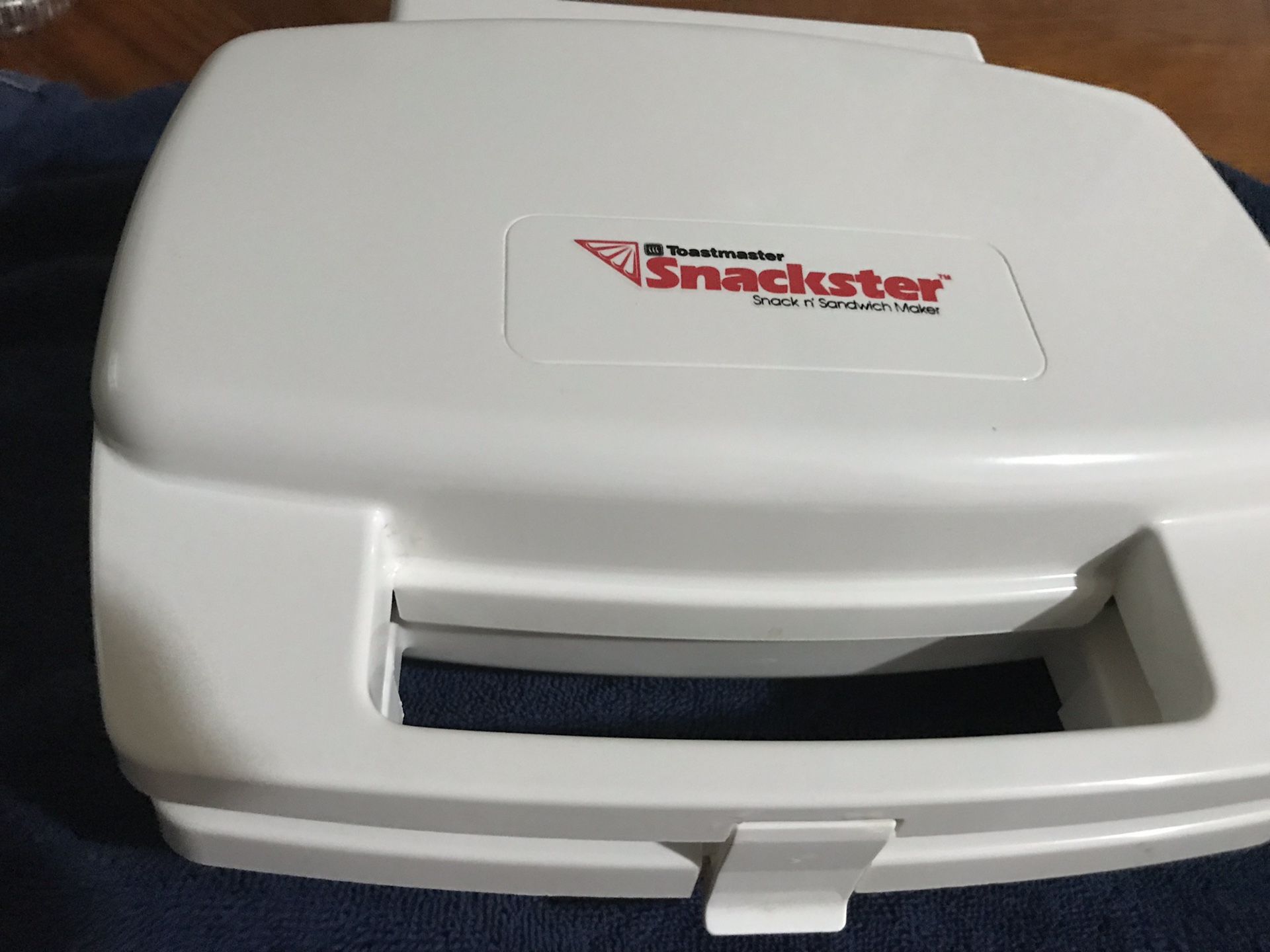 Toastmaster Snackster Sandwich Maker, Model 297,W/NON Stick Grids