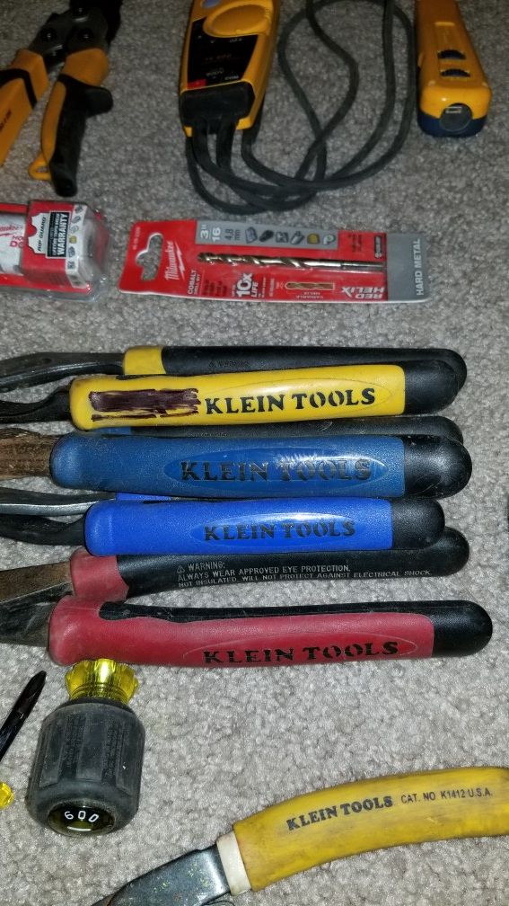 Tenasas klein tool las 15 dólares cada 1. $15 each.