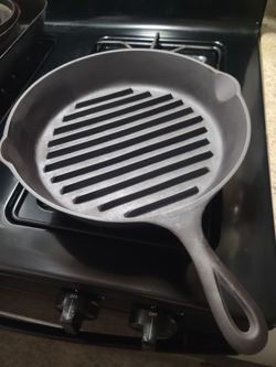 Vintage 3-notch Lodge Cast Iron Grill Pan No 9