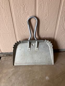 Large aluminum alloy dustpan