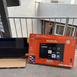 ONN ROKU FLATSCREEN TV 