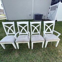 Selling 4 white wooden chairs