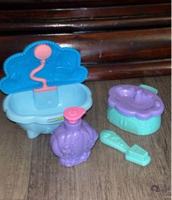 Fisher-Price Little People Bathroom Playset little mermaid