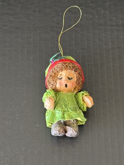 Vintage Paper Mache Christmas Caroler Ornament