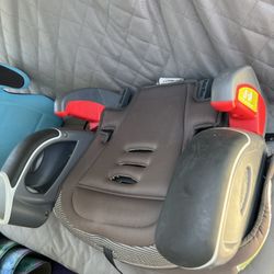 2 GRACO CAR SEATS - Both For Only $ 40