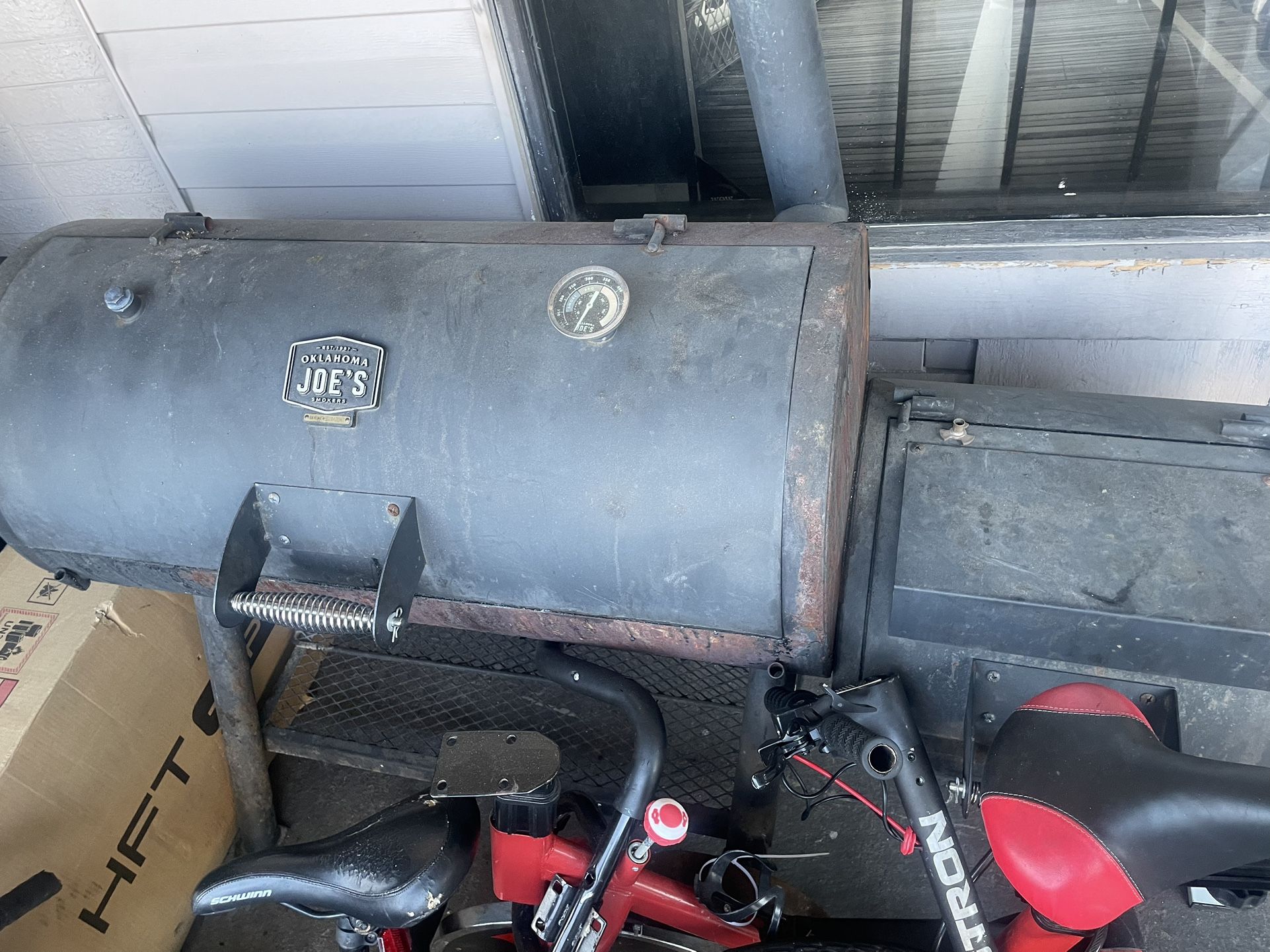 Joe’s Smoker Grill