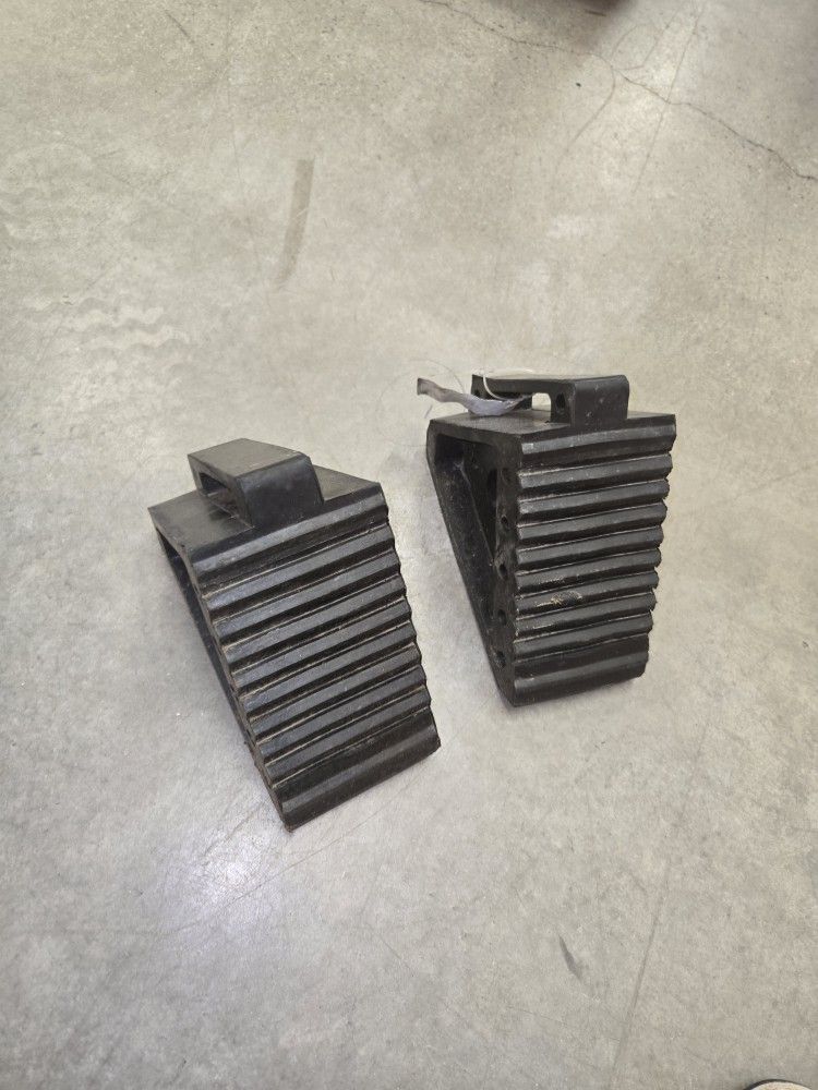 Rubber Wheel Chocks (Pair)