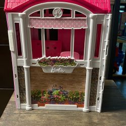 Barbie Glam Getaway House portable dollhouse