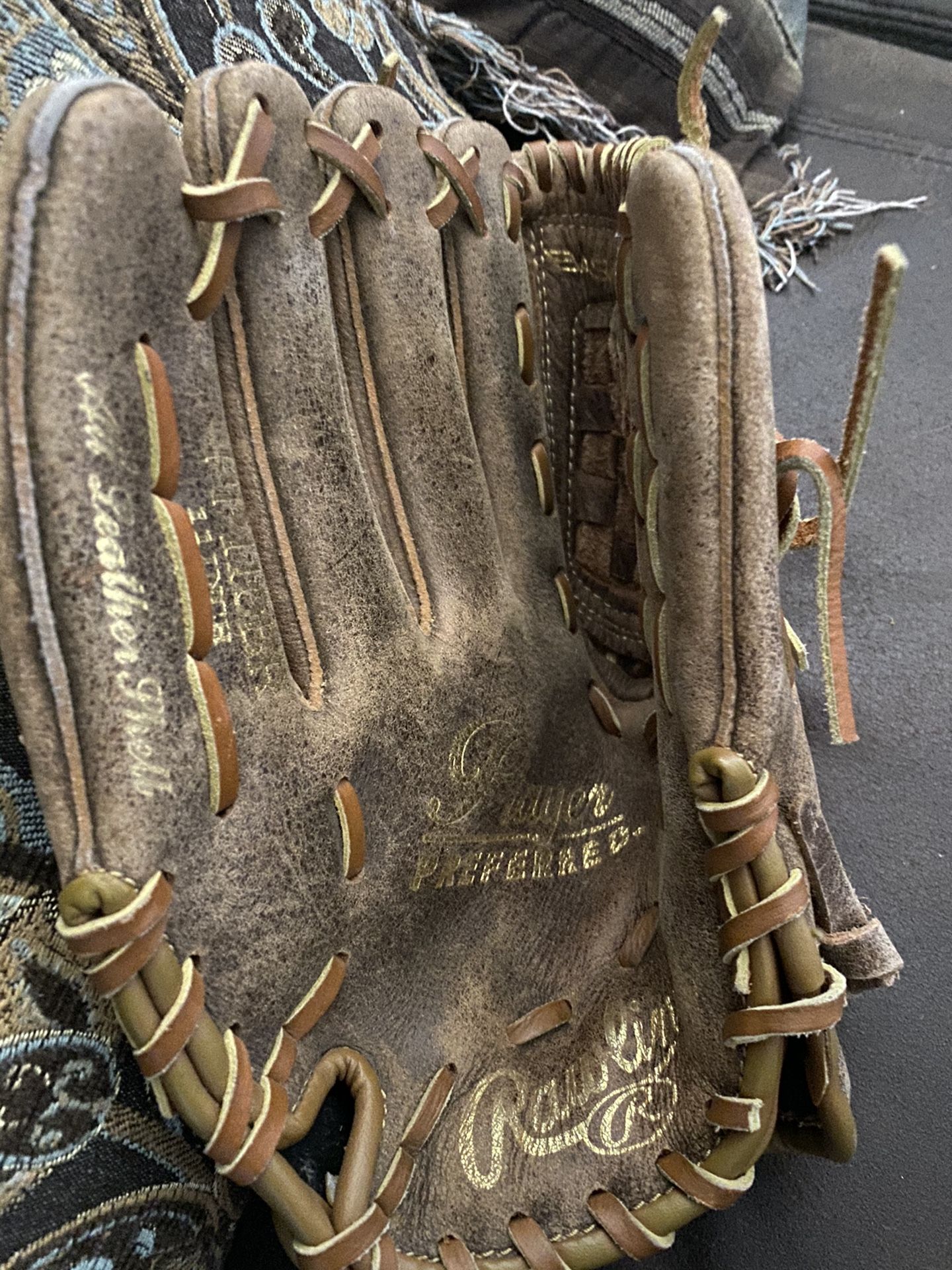 Rawlings left handed glove 11 inch