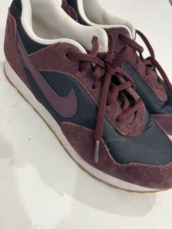 Nike women’s 8.5