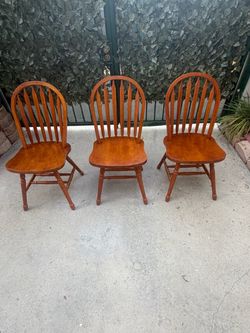 Wood chairs/ sillas de madera