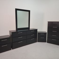 Dresser , Chest And Two Nighstands 💥 Cómoda , Gavetero Y Dos Mesitas De Noche