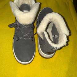 Woman’s UGG boots size 9.5