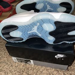 JORDAN 11 LEGEND BLUE