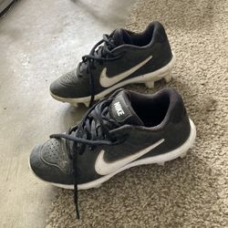 Nike Cleats/ Size 3y. 