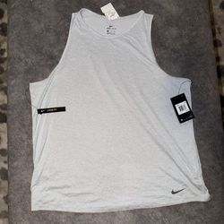 Nike Woman’s Gray Tank Top Size XXL