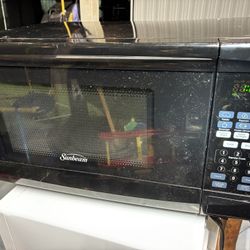 Sunbeam 1050 Watt Microwave 