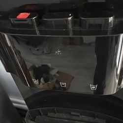 Hot and cold water dispenser