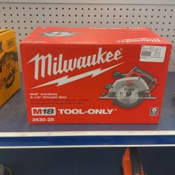 Milwaukee M18 Cordless Saw