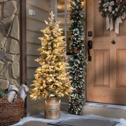 5ft Pre-Lit Christmas Trees with Metal Pot and Red Berries ，AP1395
