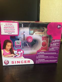 SINGER E Z Stitch Toy Sewing Machine