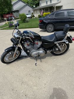 Harley Davison 883 black