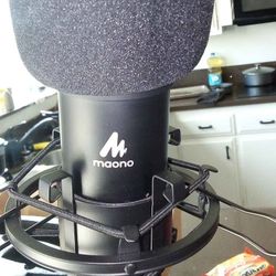 BRAND NEW!!! Maono PD300X Microphone & Tonor Mic Kit