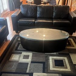 Spacious Leather Furniture Set