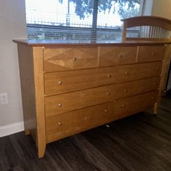 Dresser Set With A Mirror 