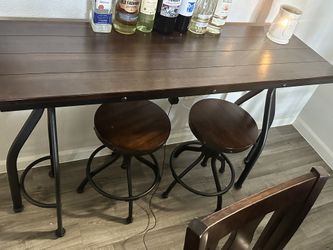 Bar & Stools