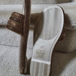 NEW Womens Size 8
Bling Fancy Slide Sandals