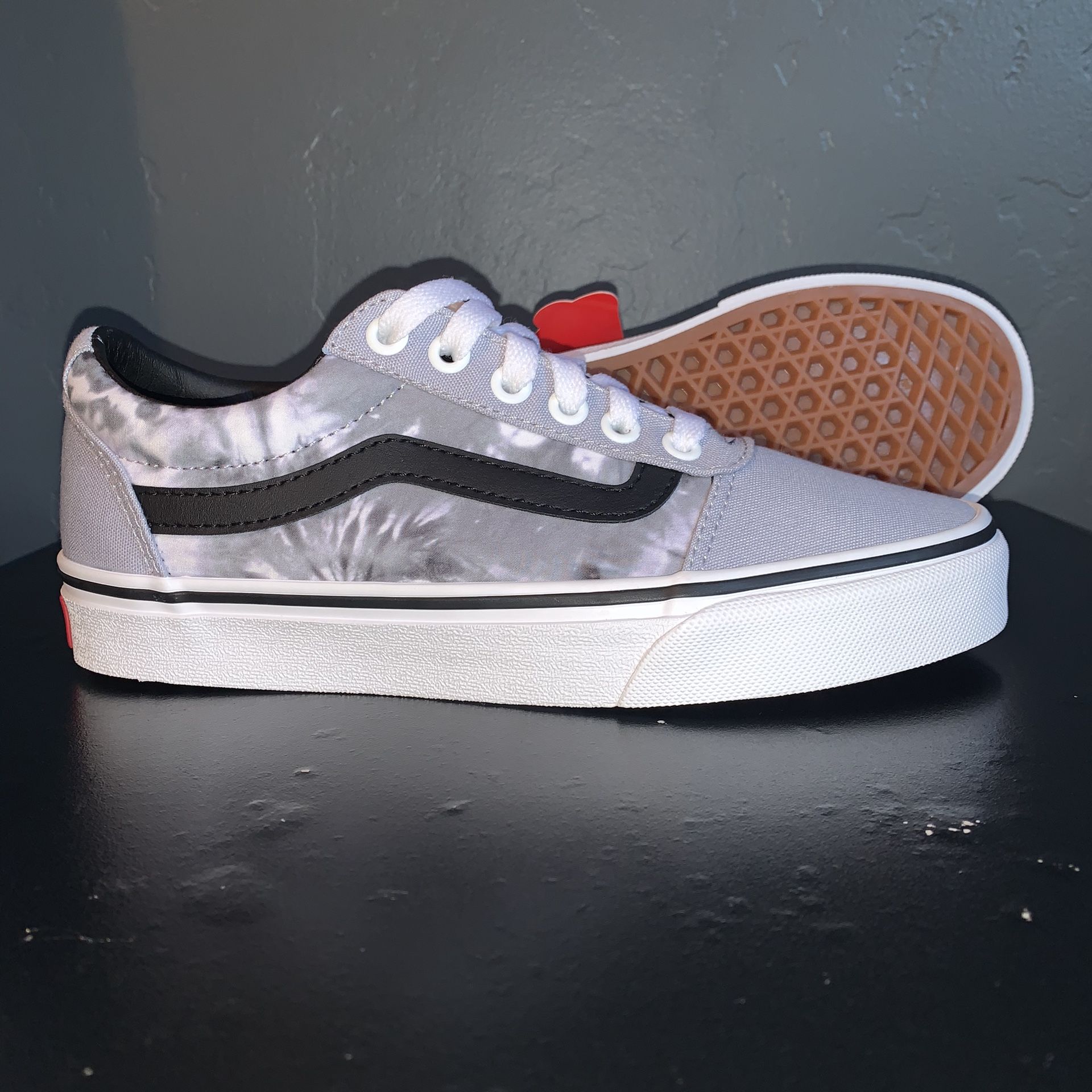 Brand New Women’s Vans Size 6