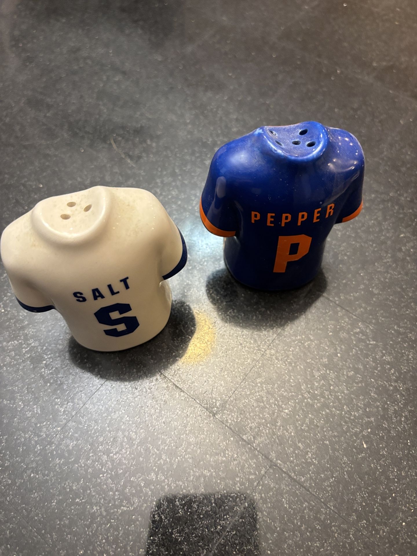 NY Mets Salt And Pepper Shakers 