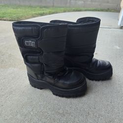Kids Size 1 Snow Boots