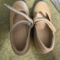 Girls tap shoes, size 10 C