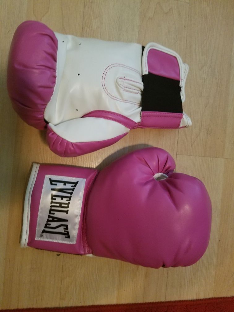 New Everlast Women's Boxing Gloves
