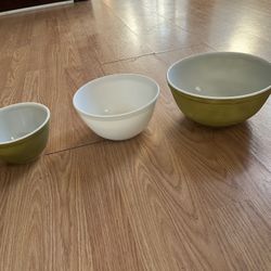 Vintage Pyrex Bowls