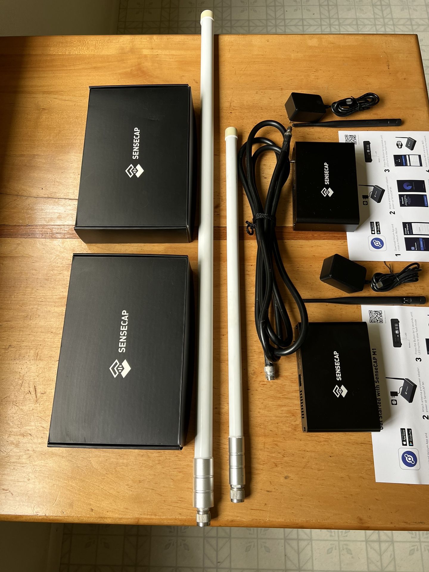 2 SenseCAP M1 Helium Crypto Hotspot HNT Miners US915mhz, 4 And 5.8 dbiUS915  Antenna